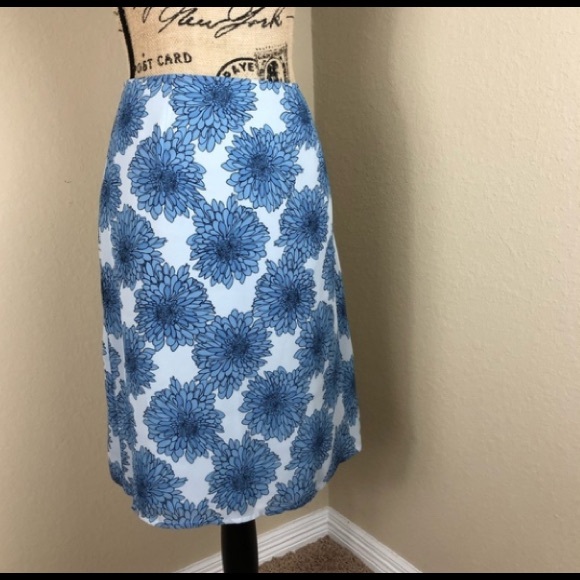Blue floral silky skirt - Picture 1 of 2